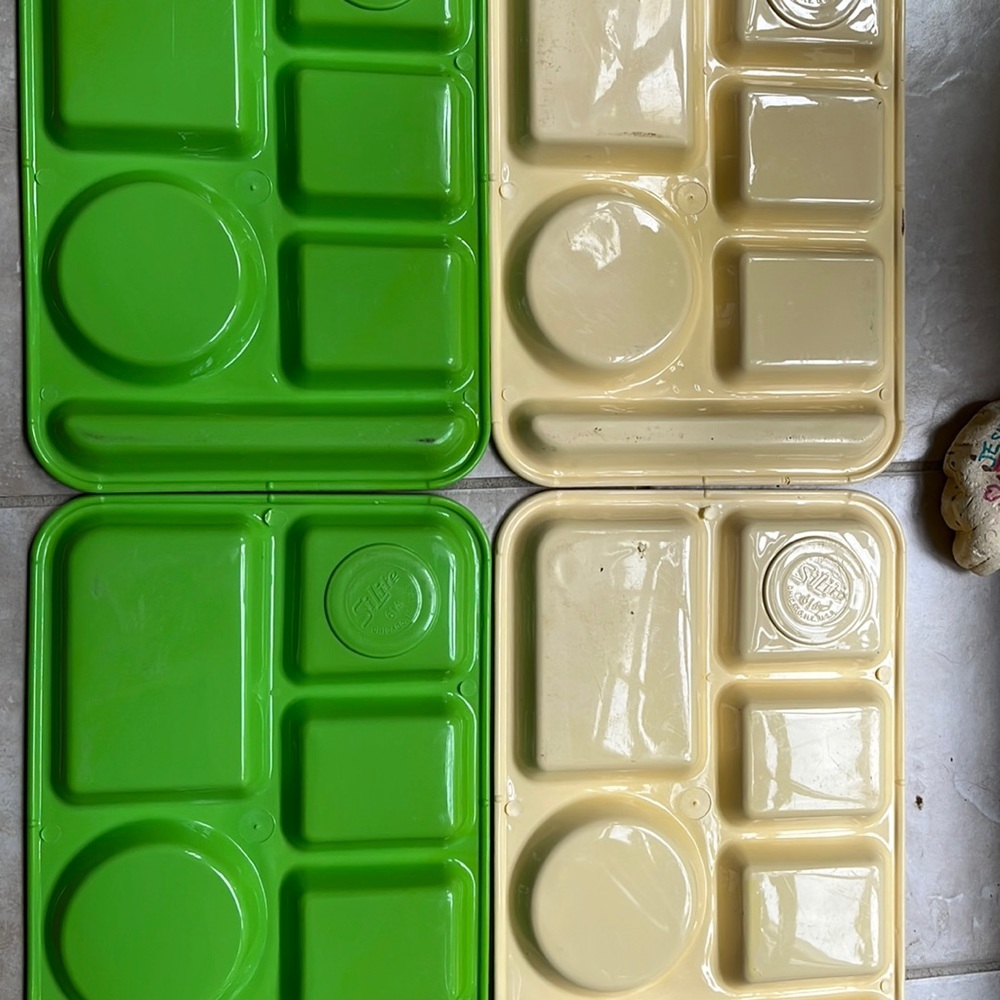 SiLite Vintage Rectangle School Food Lunch Tray yellow and Green, 4. Minor wear.